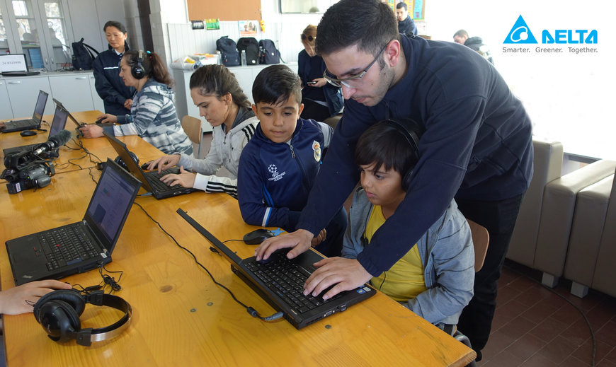 Delta spendet Laptops an serbische Flüchtlingscamps